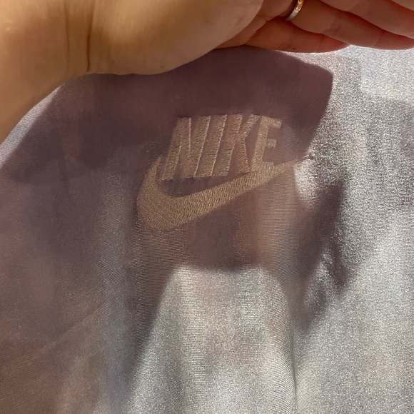 Iridescent velvet Nike crop top - Picture 2 of 4